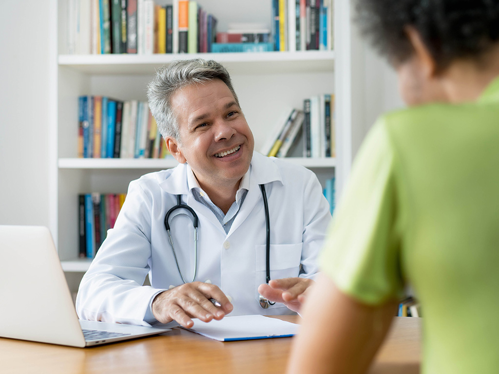 A doctor talks to a patient; ?>