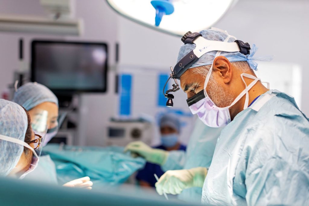 Mr Inderpaul Birdi carries out keyhole heart surgery at Cromwell Hospital